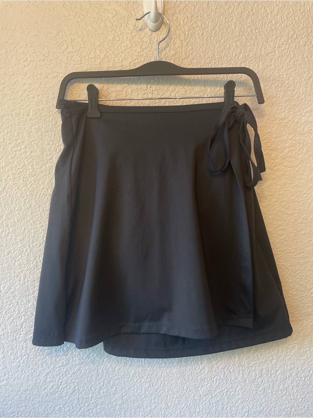 Women’s Ododos Black Tie Waist Wrap Skirt with Shorts Sz L